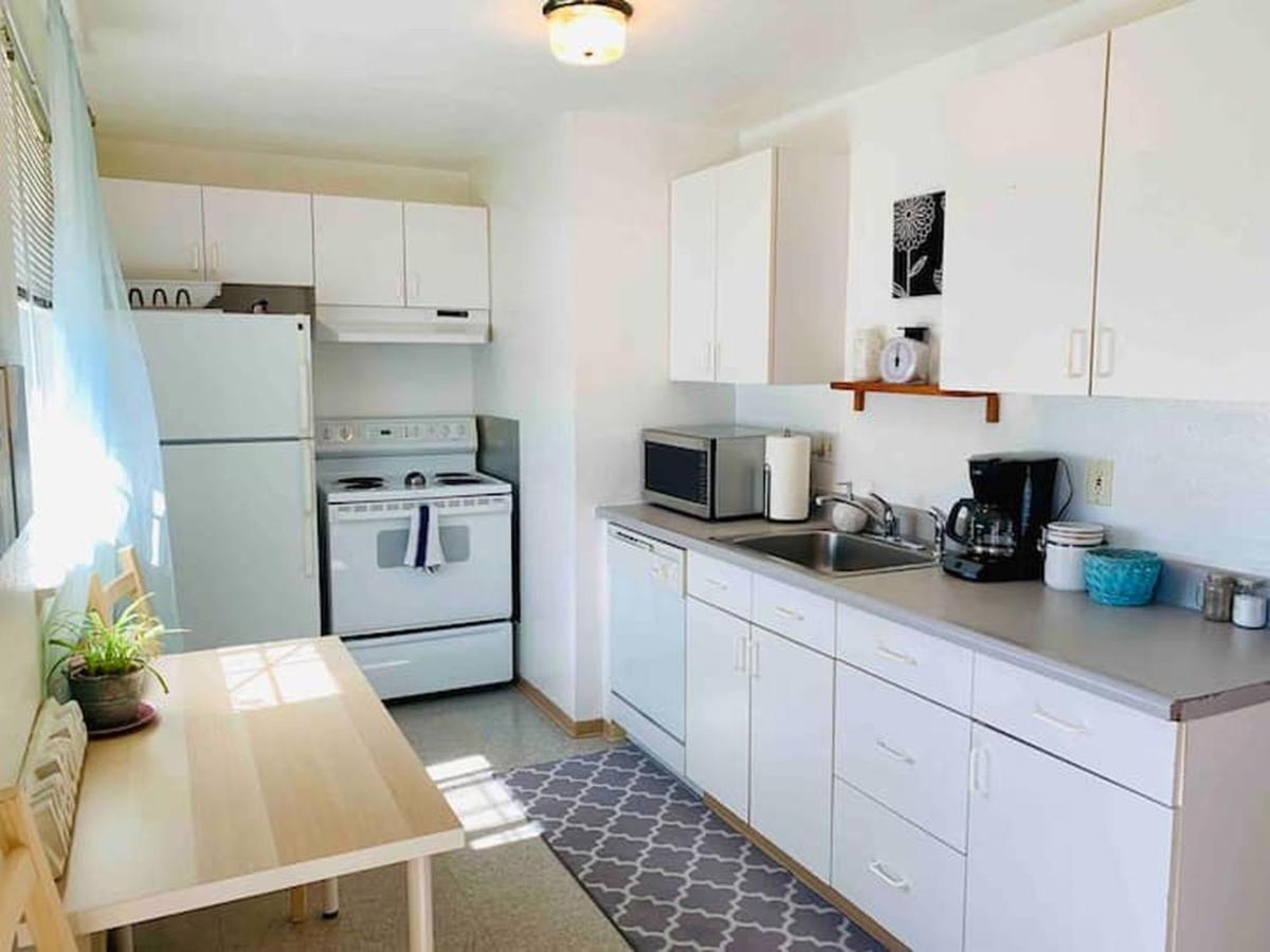 Unique, Convenient, Centrally Located Apartment Кент Екстериор снимка