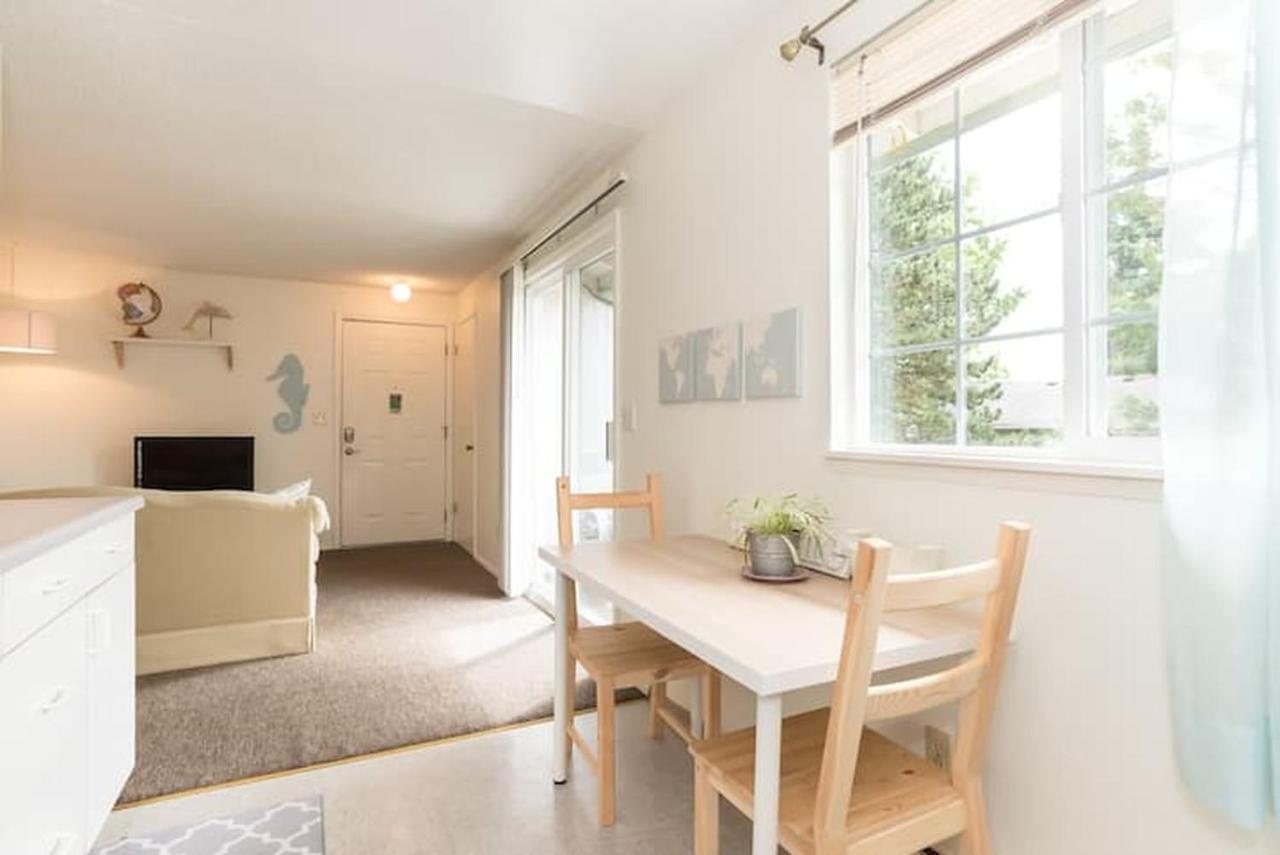 Unique, Convenient, Centrally Located Apartment Кент Екстериор снимка