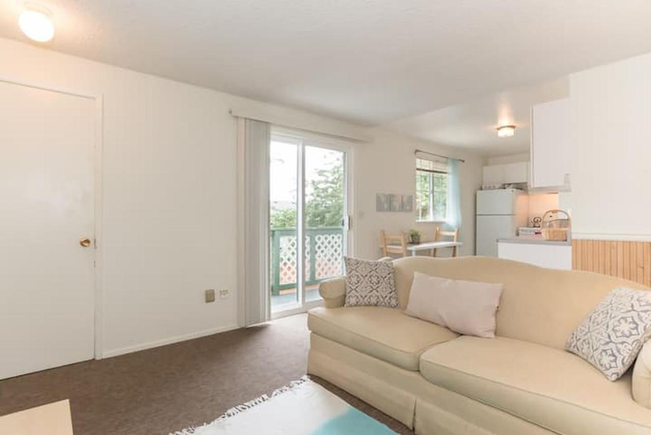 Unique, Convenient, Centrally Located Apartment Кент Екстериор снимка