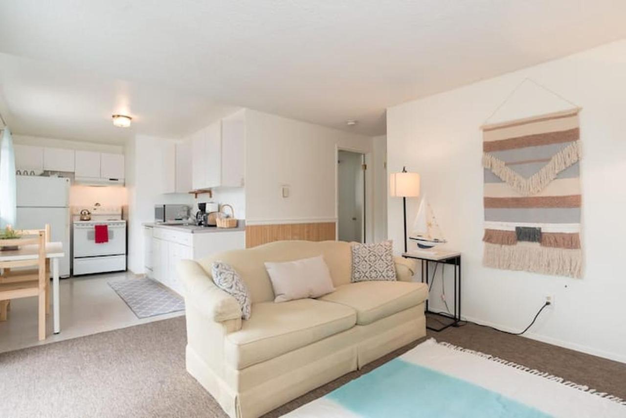 Unique, Convenient, Centrally Located Apartment Кент Екстериор снимка