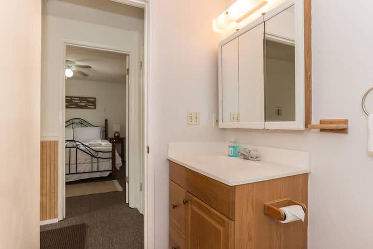 Unique, Convenient, Centrally Located Apartment Кент Екстериор снимка